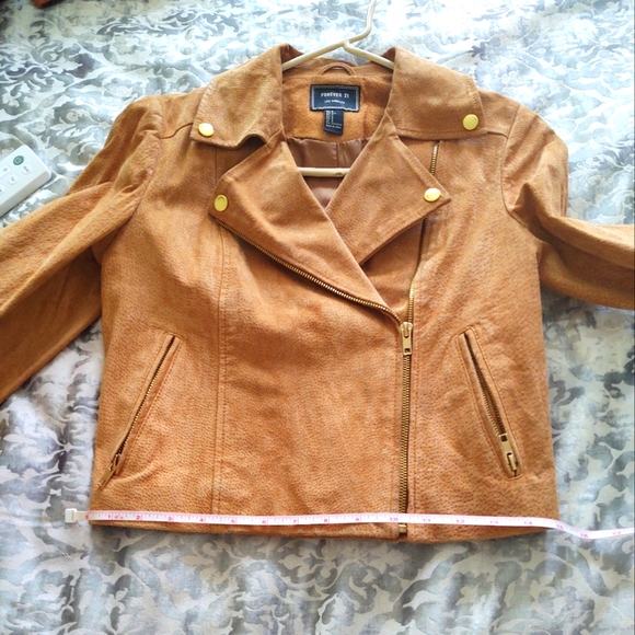 Forever 21 Cropped Fitted Suede Motorcycle Jacket in Tan/Camel - Picture 8 of 14
